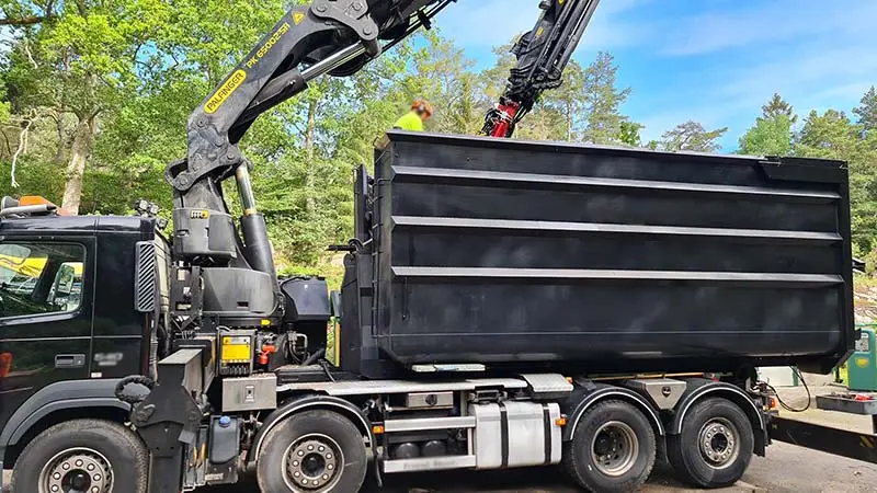 Bortforsling med kranbil - Arborister.se Bortforsling med kranbil